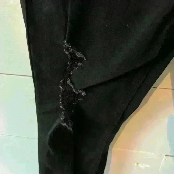 Kensie Effortless Ankle Mid rise jeans in black, 8/29, EUC, distressed denim - Picture 3 of 7